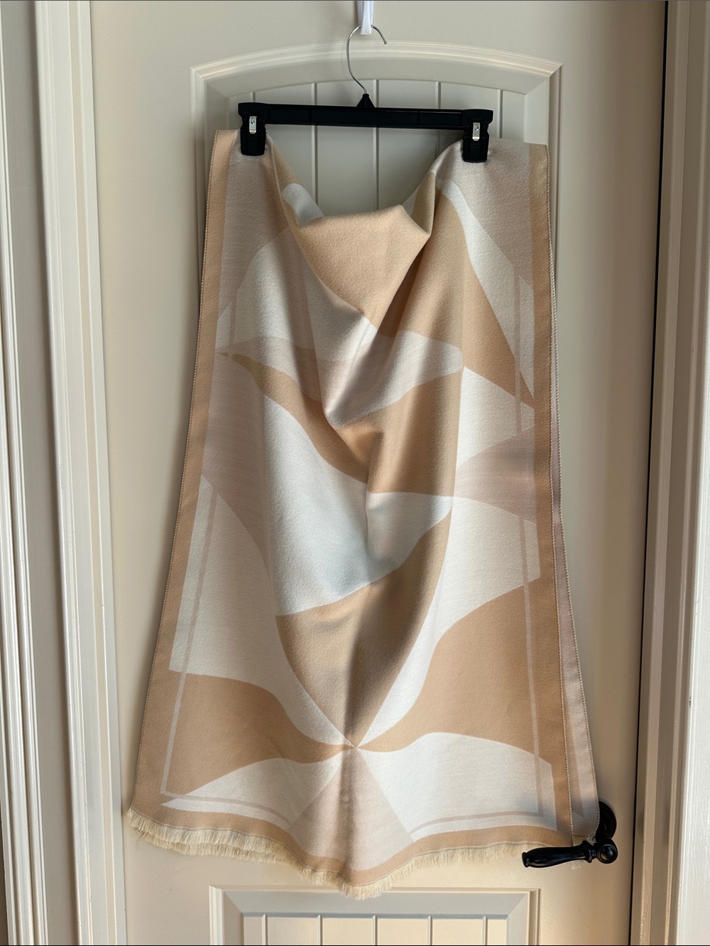 Soia & Kyo I Women’s Neutral Abstract-Print wrap Cream & Tan